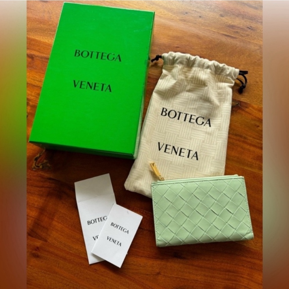 BOTTEGA VENETA Mint Green Leather bi-fold wallet